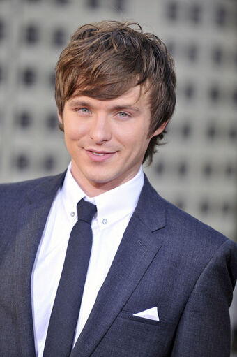 Marshall Allman at the premiere of 'True Blood' in a navy blue suit with tie